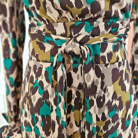 Vintage Diane Von Furstenberg Silk Animal Print Wrap Dress S-4 - Picture 8 of 10